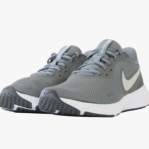 NIKE RÉVOLUTION RUNNING SNEAKERS Size :8.5